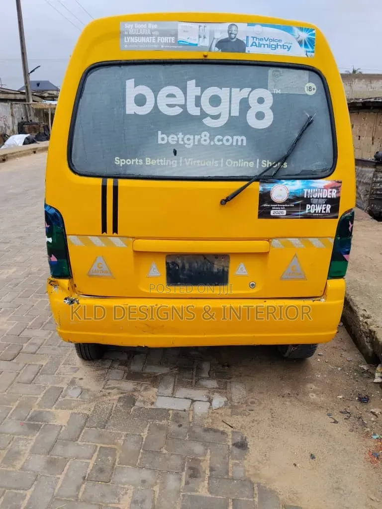 Suzuki APV Minibus 2010 Yellow