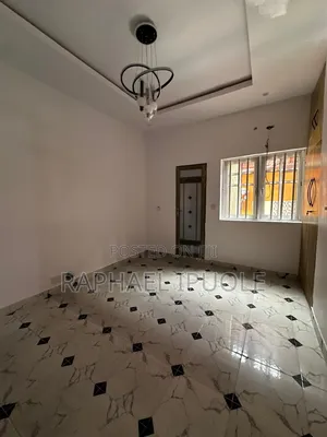 3bdrm Block of Flats in Millennium Estate, Millenuim/UPS for rent