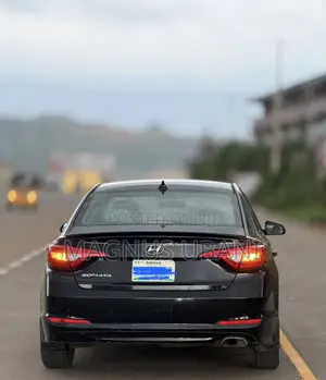 Hyundai Sonata Limited w/Brown Leather 4dr Sedan (2.4L 4cyl 6A) 2015