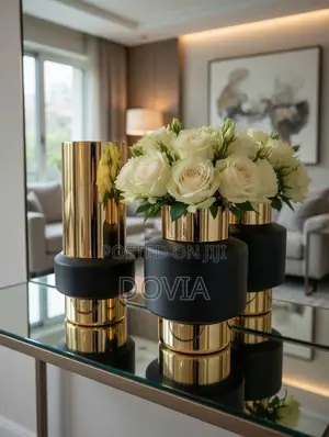 Luxury Black and Gold Flower Vase - Elegant Tabletop Decor