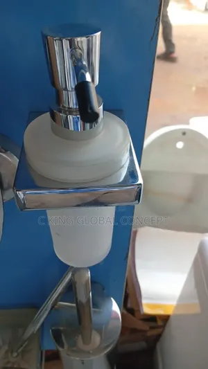 New Wall Mounted Chrome Soap Dispenser - Bathroom Liquid Soap Holder