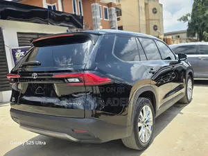 Toyota Highlander XLE AWD 2024 Silver