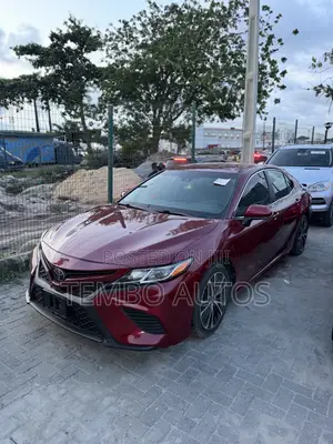 Toyota Camry SE FWD (2.5L 4cyl 8AM) 2018 Burgundy