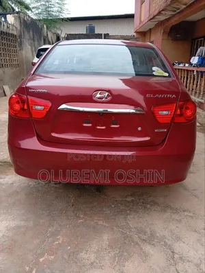 Hyundai Elantra 2010 Red
