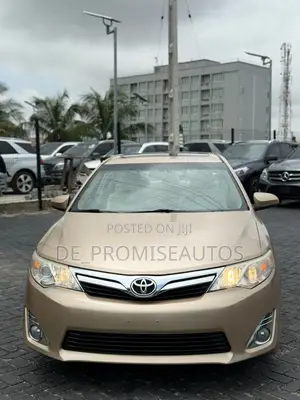 Toyota Camry XLE V6 4dr Sedan (3.5L 6cyl 6A) 2012 Gold