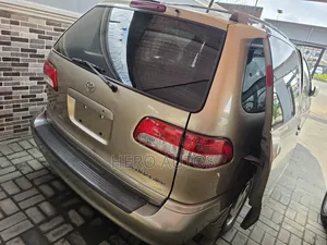Toyota Sienna XLE 2002 Gold