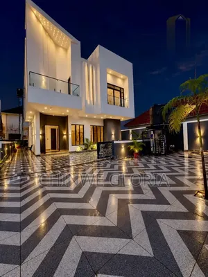 5bdrm Duplex in Chevron for sale