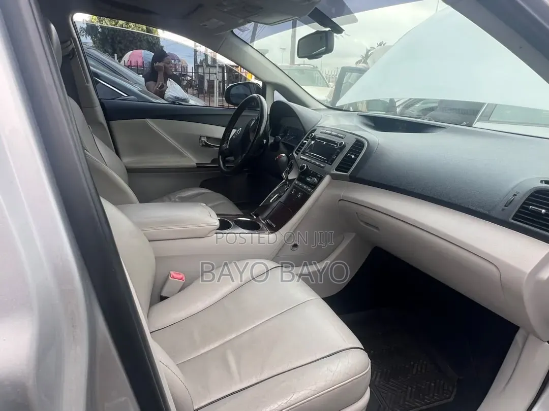 Toyota Venza XLE 2012 Silver