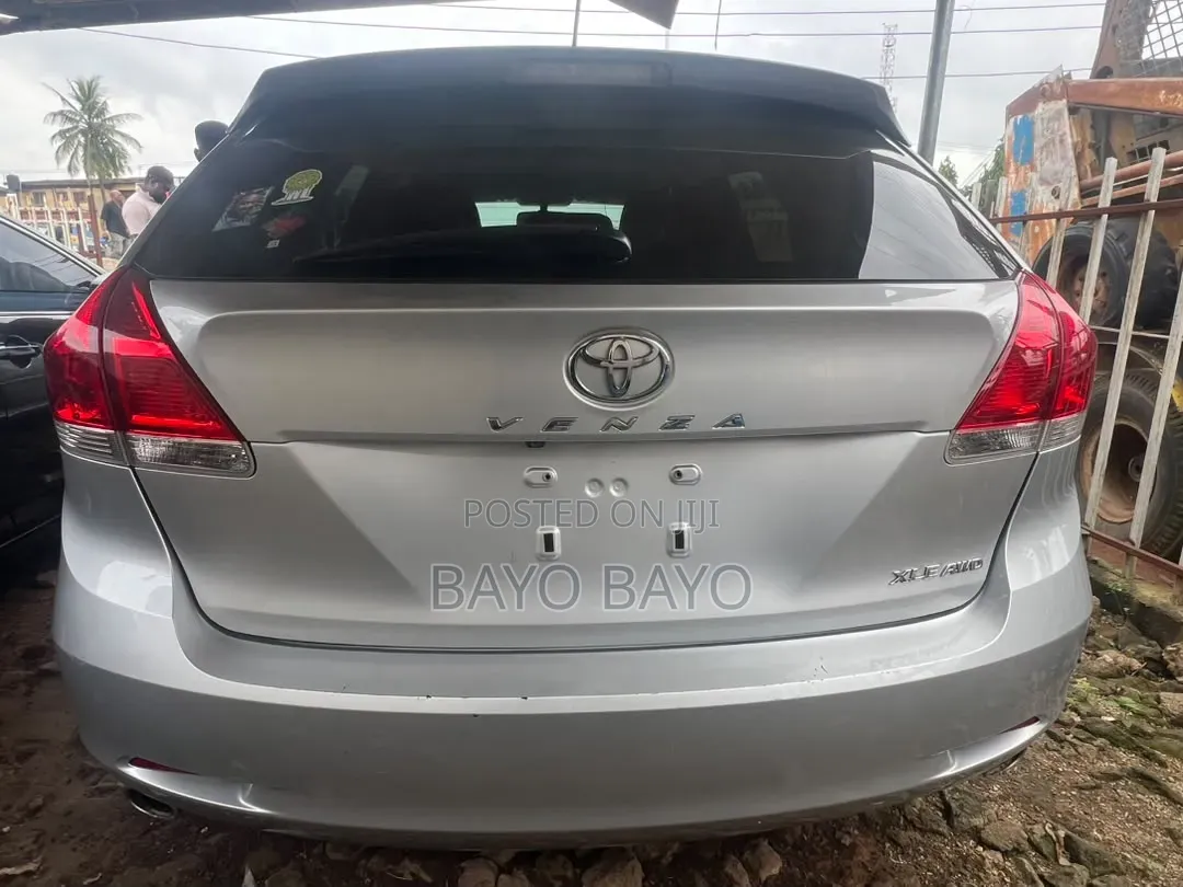 Toyota Venza XLE 2012 Silver