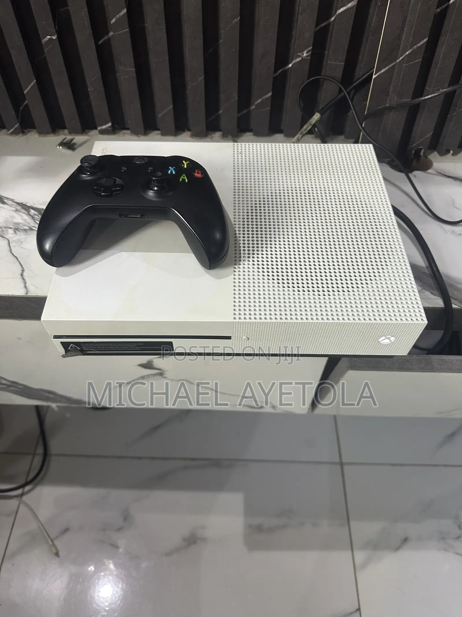 Xbox One With 8 Games and One Controller, All Ccessories