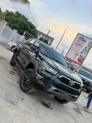 Toyota Hilux 2022 Green