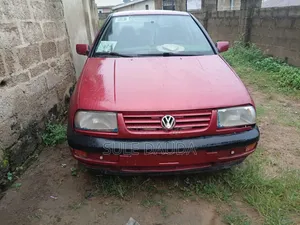 Volkswagen Vento 2001 Red