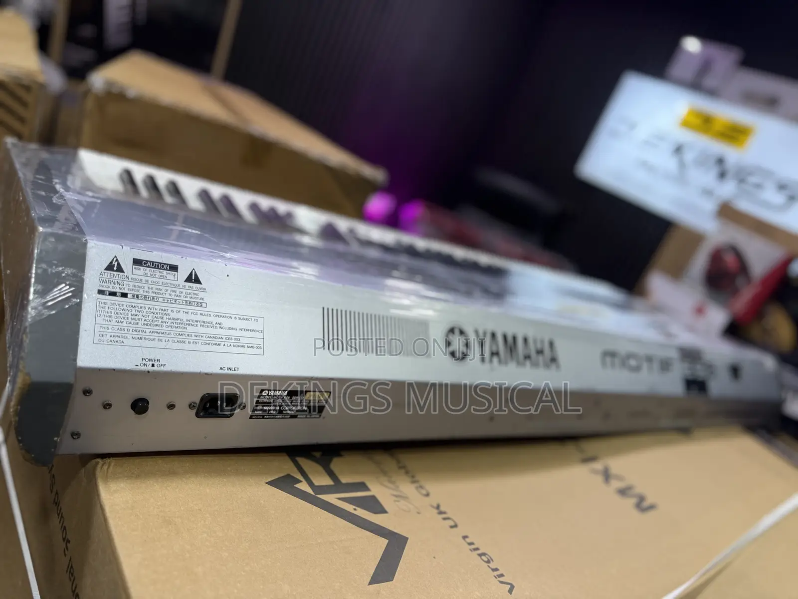 Yamaha Motif ES8 Synthesizer Keyboad
