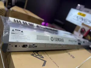 Yamaha Motif ES8 Synthesizer Keyboad