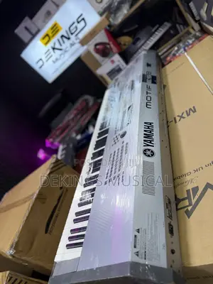 Yamaha Motif ES8 Synthesizer Keyboad