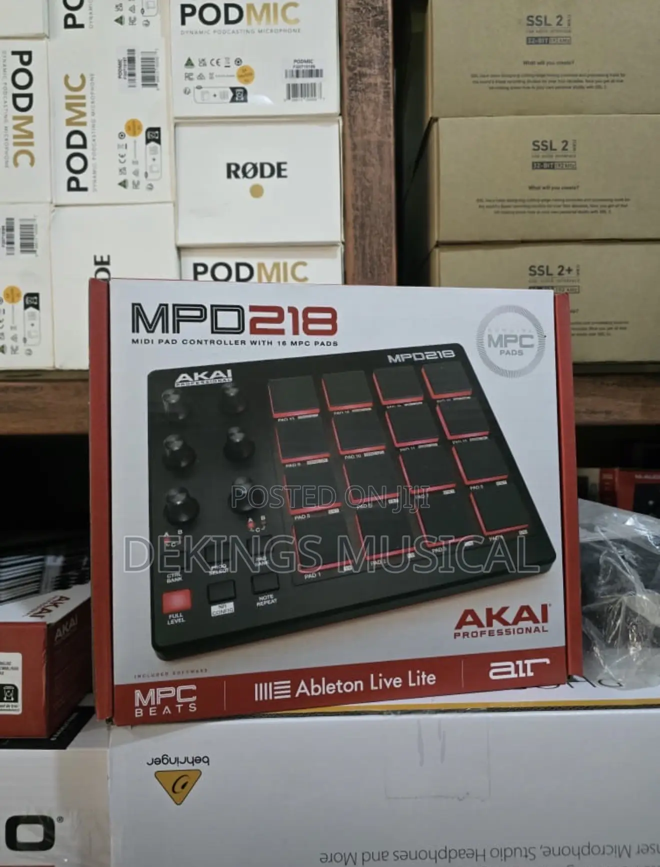 Professional Akai MPD218 Midi Pad Controller
