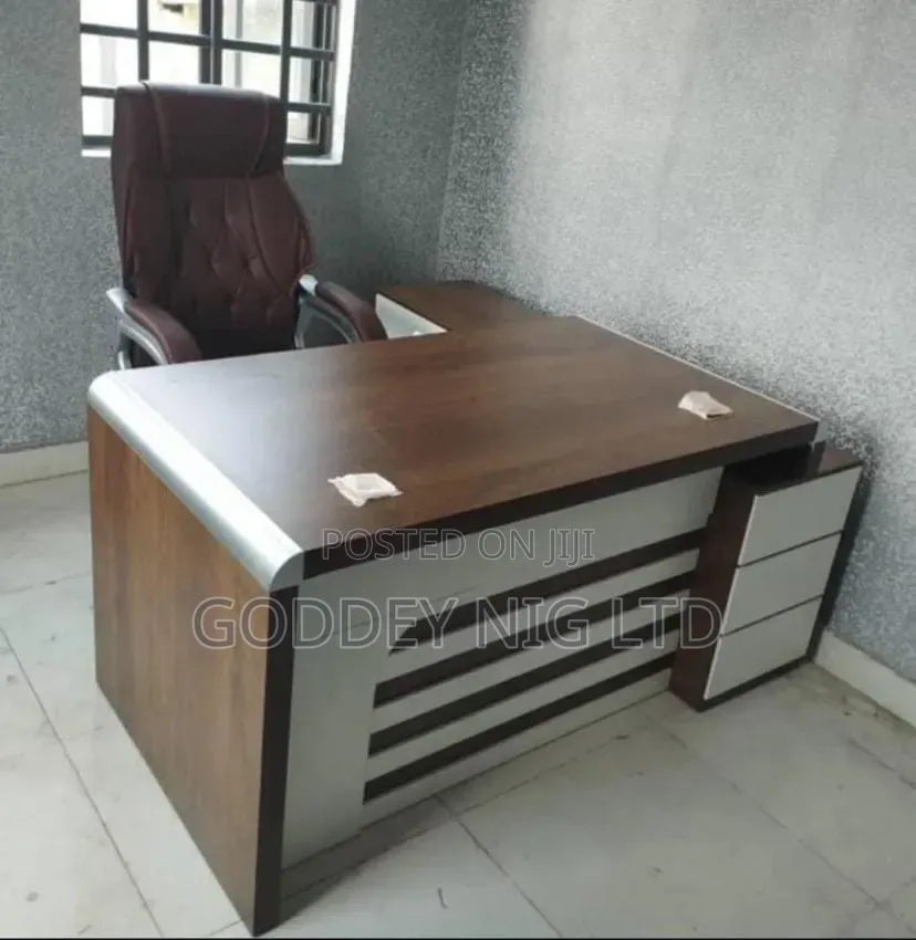Quality Office Table With Extension