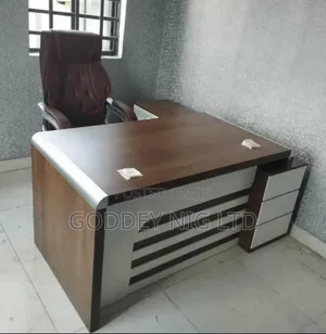 Quality Office Table With Extension