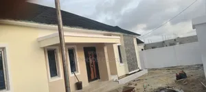 3bdrm Bungalow in Developened, Aiyeteju for sale