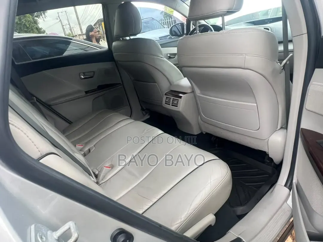 Toyota Venza XLE 2012 Silver