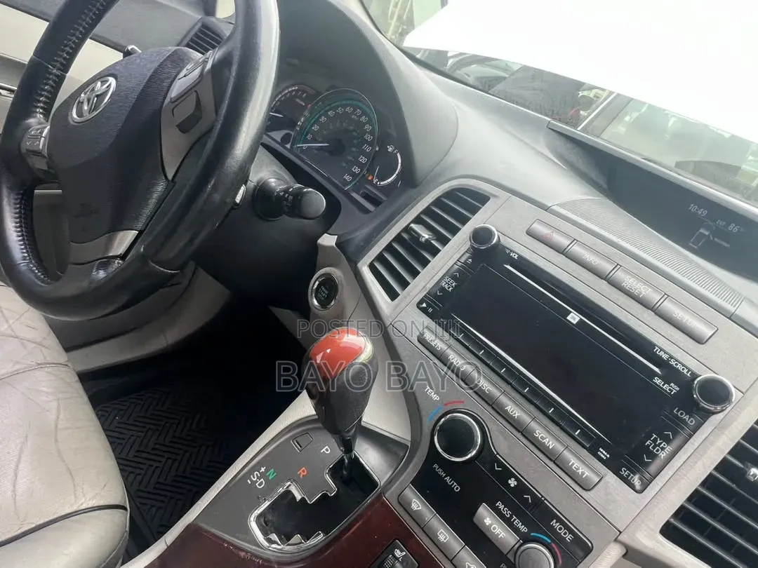 Toyota Venza XLE 2012 Silver