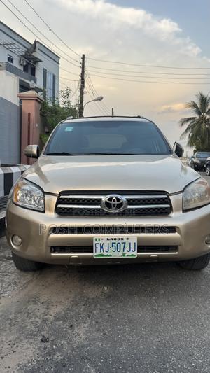 Toyota RAV4 2009 Gold