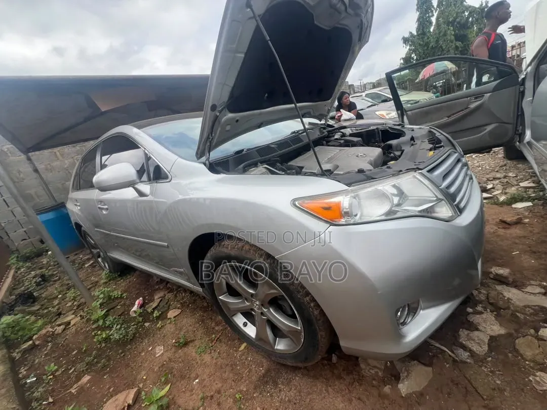 Toyota Venza XLE 2012 Silver