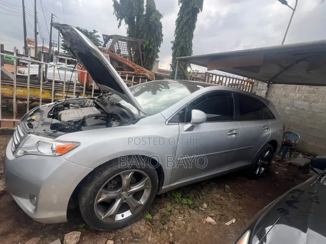 Toyota Venza XLE 2012 Silver