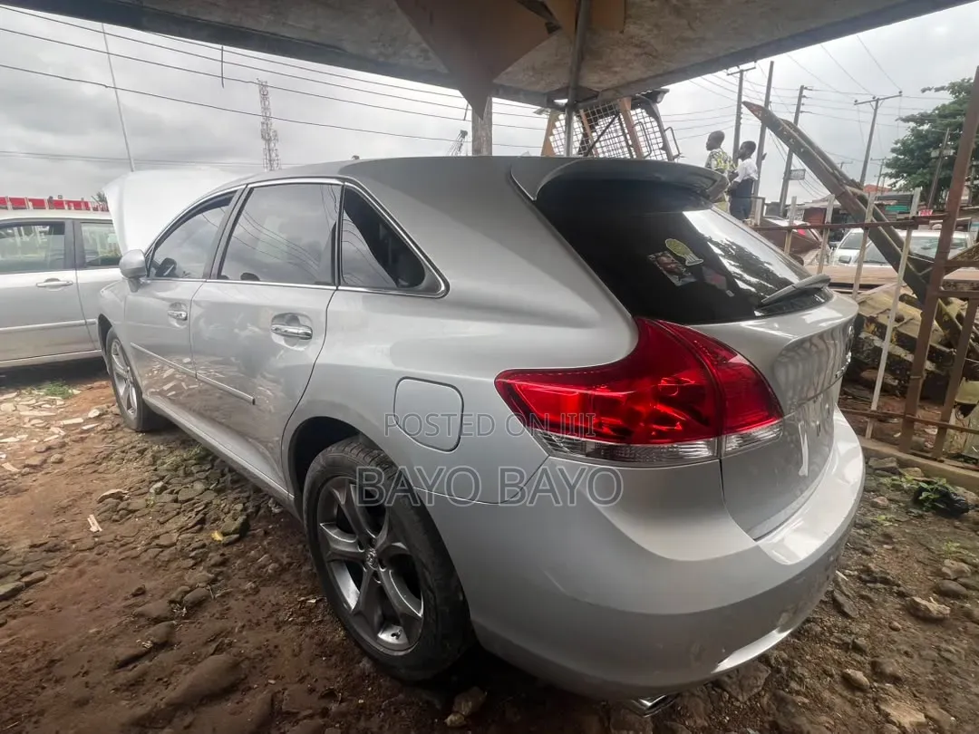 Toyota Venza XLE 2012 Silver