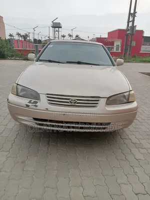 Toyota Camry LE 4dr Sedan (2.2L 4cyl 4A) 2000