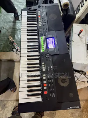 Professional Yamaha Keyboard PSR S550