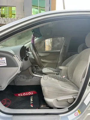 Toyota Corolla 2010 Silver