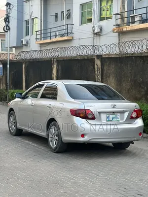 Toyota Corolla 2010 Silver