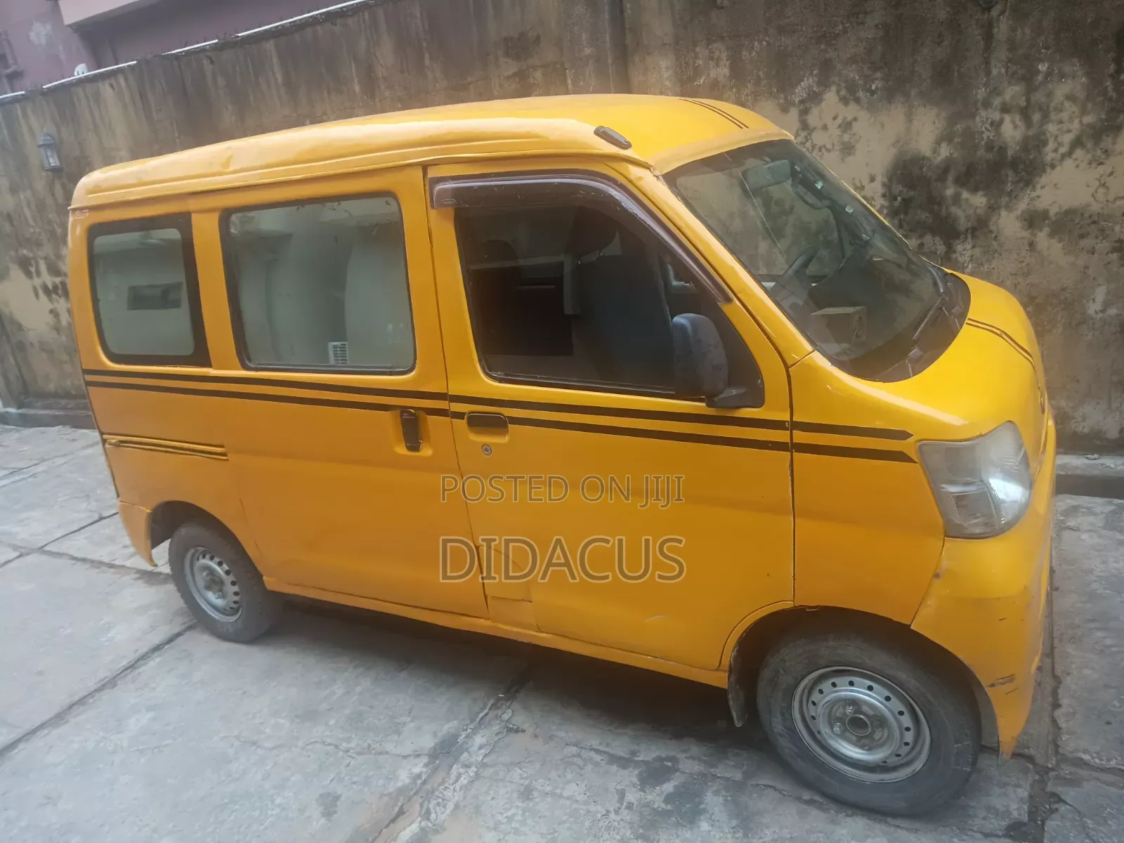 Daihatsu Hijet 2012 Yellow