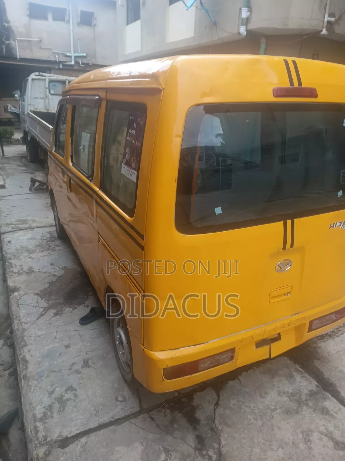 Daihatsu Hijet 2012 Yellow