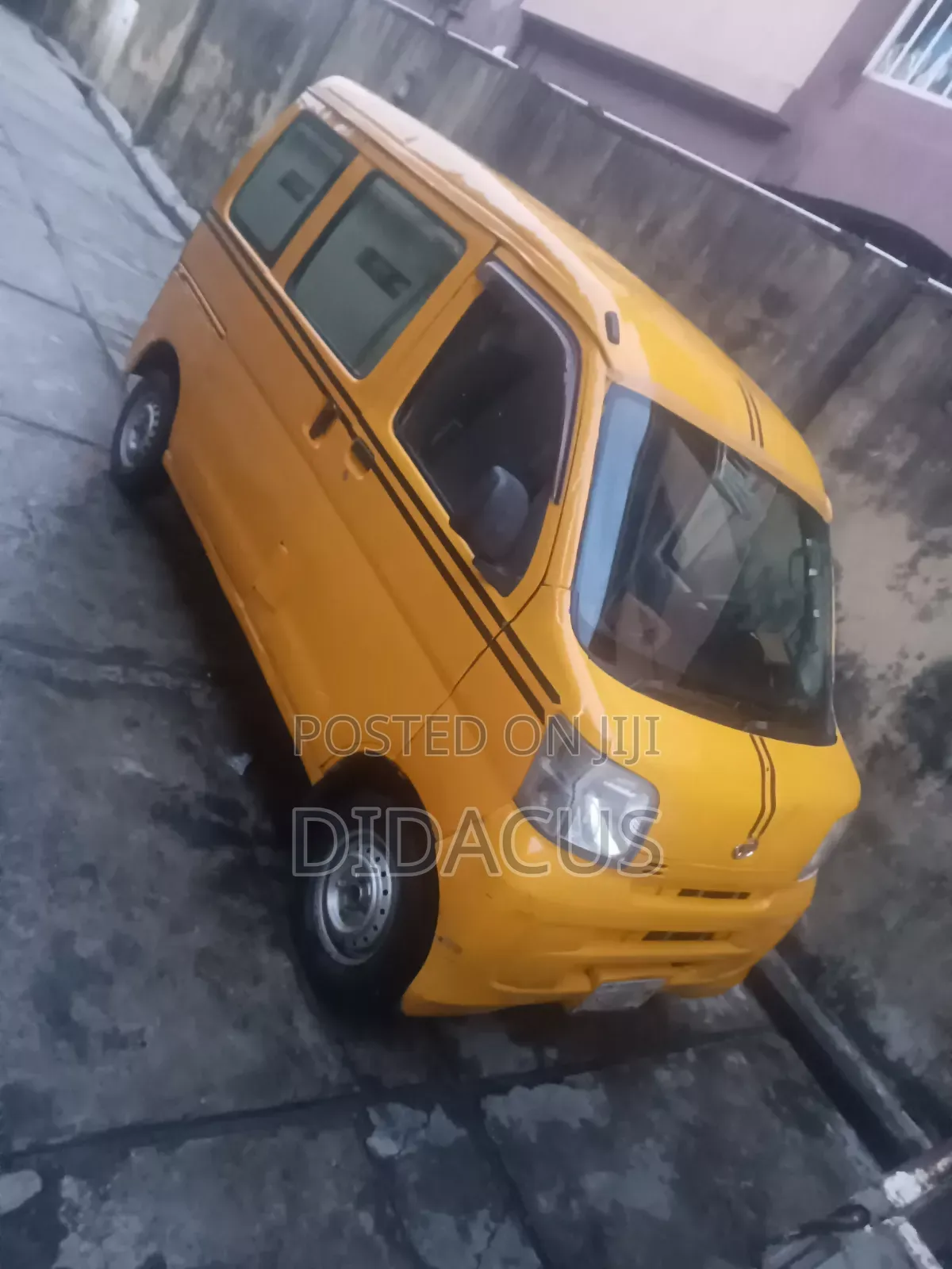 Daihatsu Hijet 2012 Yellow