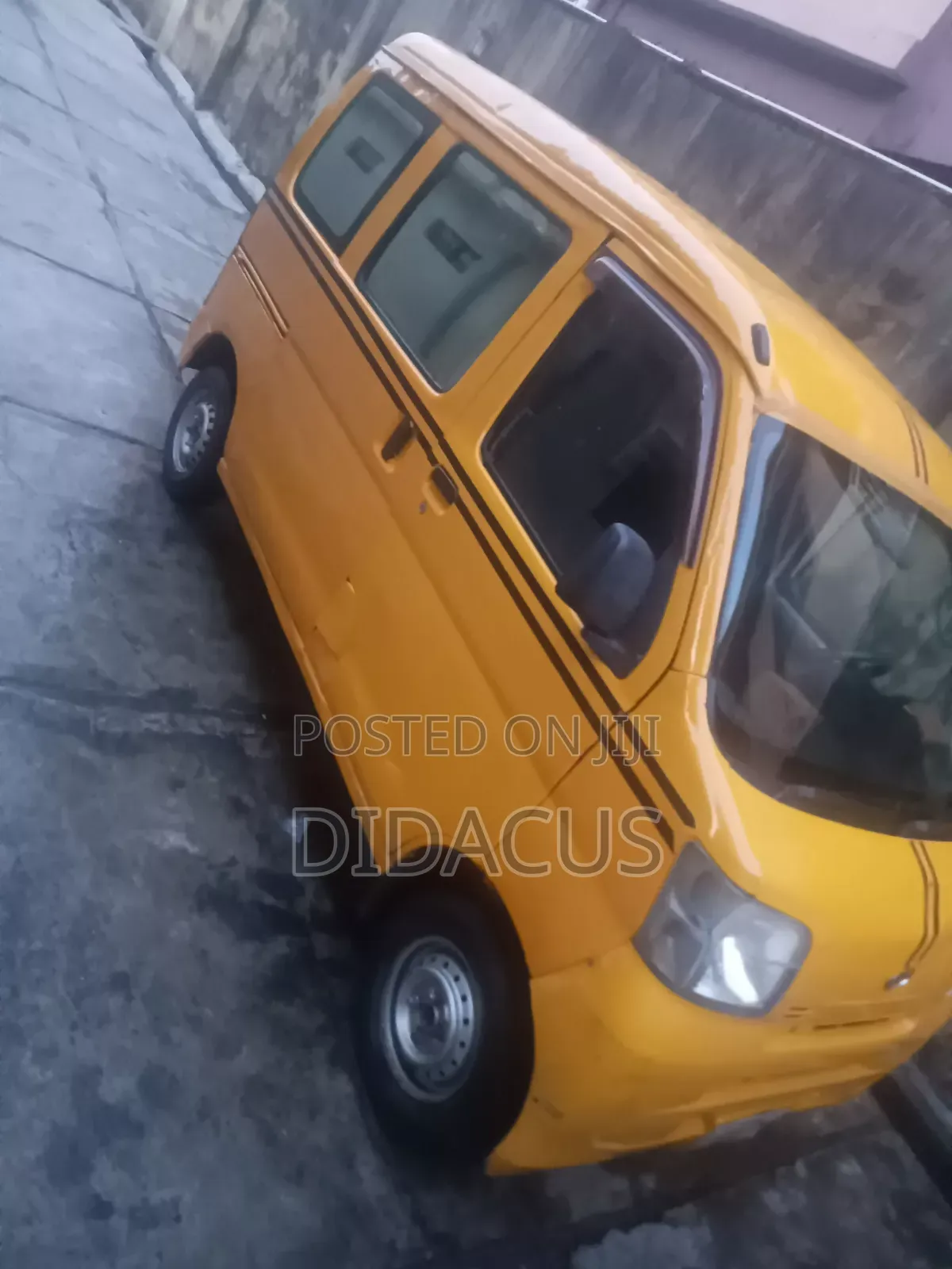 Daihatsu Hijet 2012 Yellow