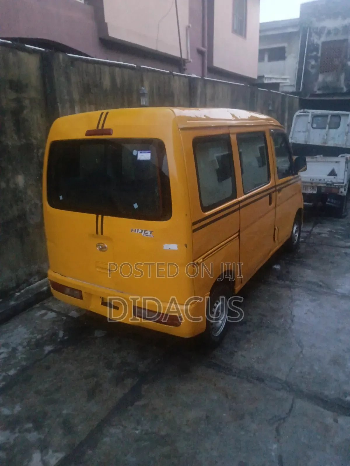 Daihatsu Hijet 2012 Yellow
