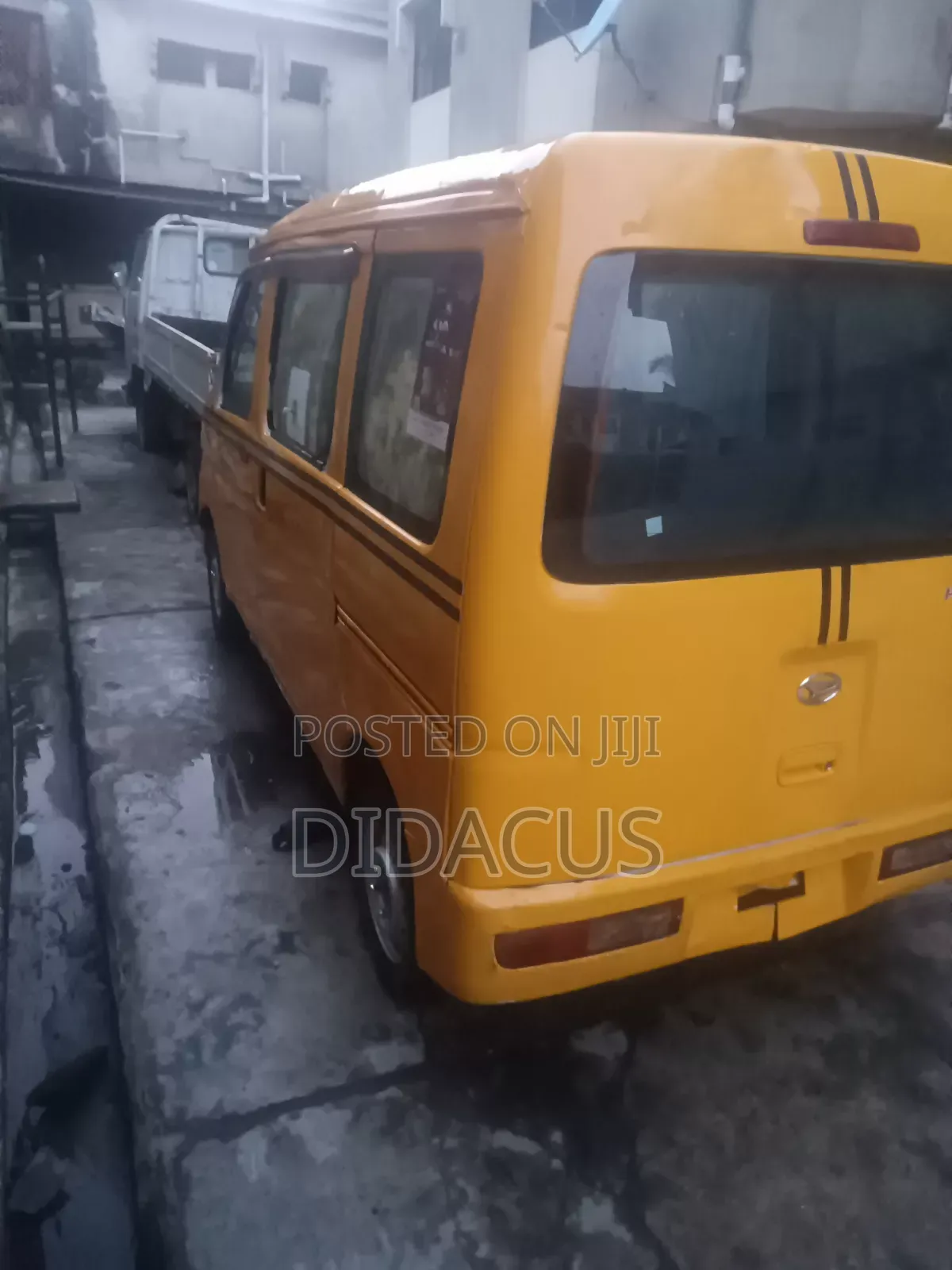 Daihatsu Hijet 2012 Yellow