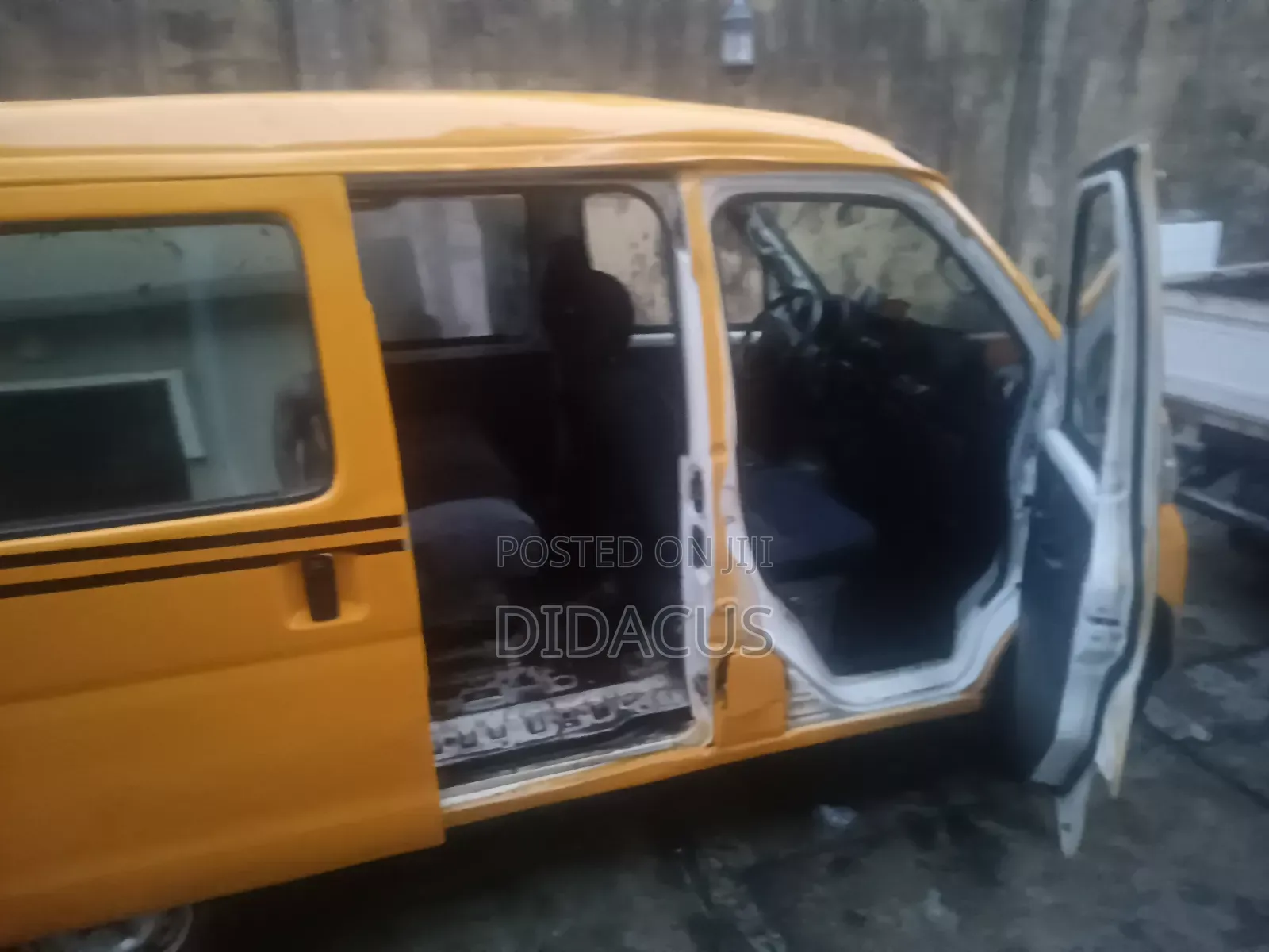 Daihatsu Hijet 2012 Yellow