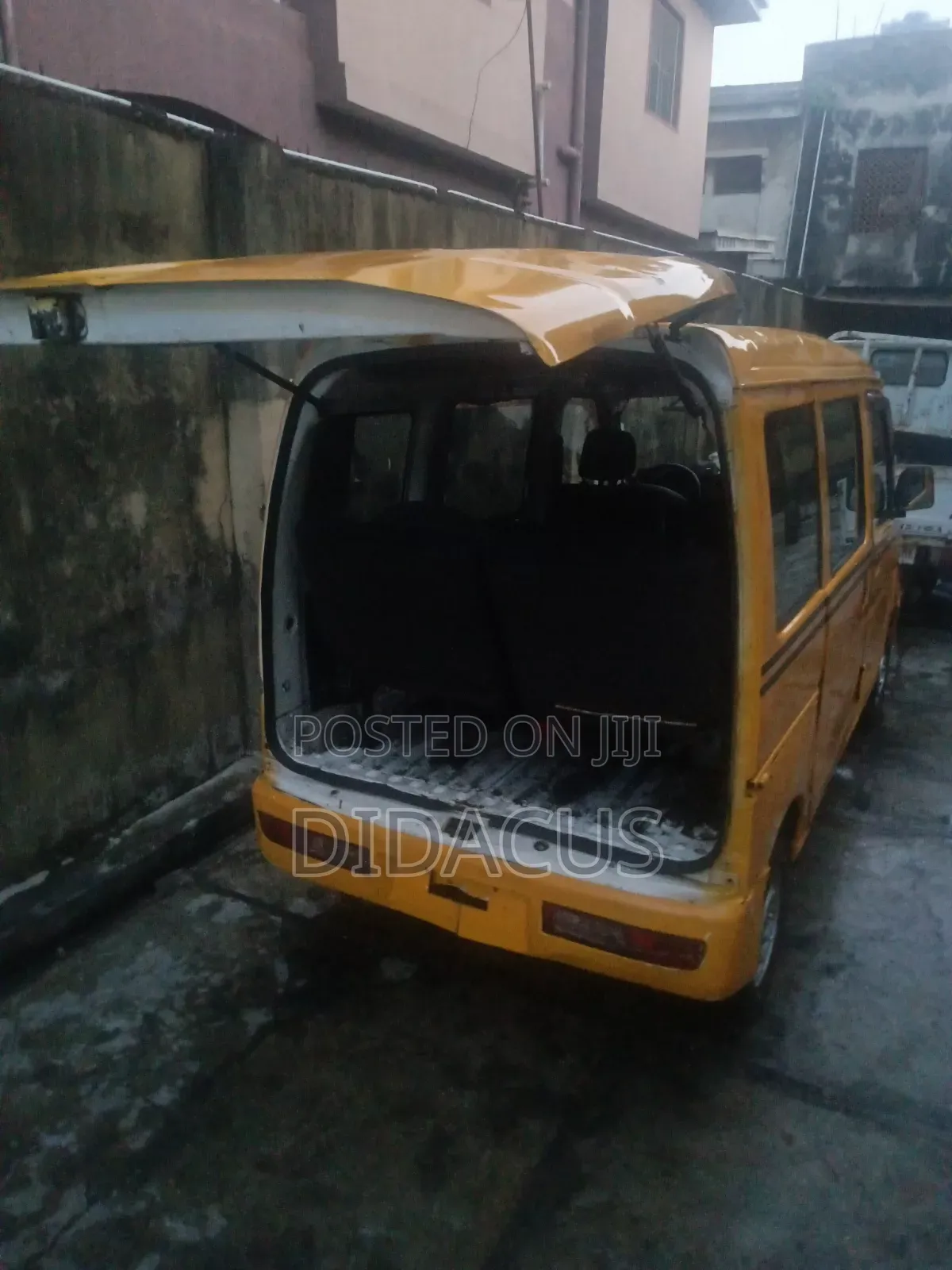 Daihatsu Hijet 2012 Yellow
