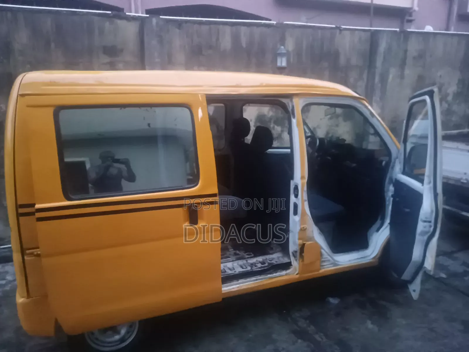 Daihatsu Hijet 2012 Yellow
