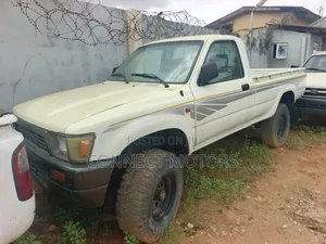 Toyota Hilux 1997 White