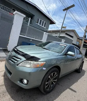Toyota Camry XLE V6 4dr Sedan (3.5L 6cyl 6AM) 2010 Green