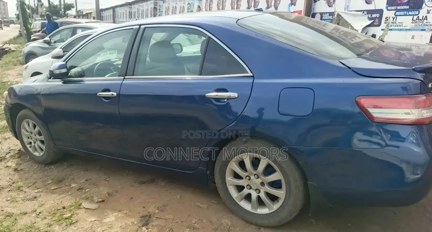Toyota Camry 2011 Blue