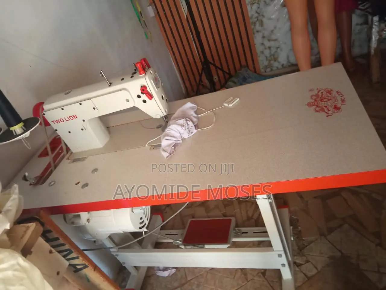 *Two Lions Industrial Sewing Machine*
