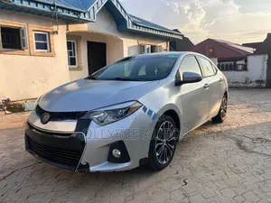 Toyota Corolla S 4dr Sedan (1.8L 4cyl CVT) 2015 Silver