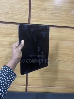 Apple iPad Pro 12.9 (2022) 256 GB Gray