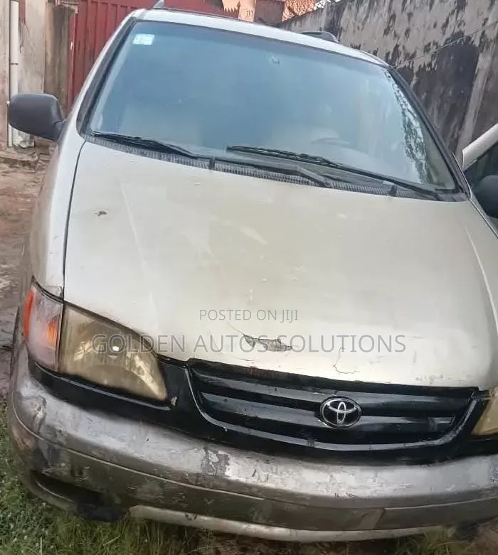 Toyota Sienna 2002
