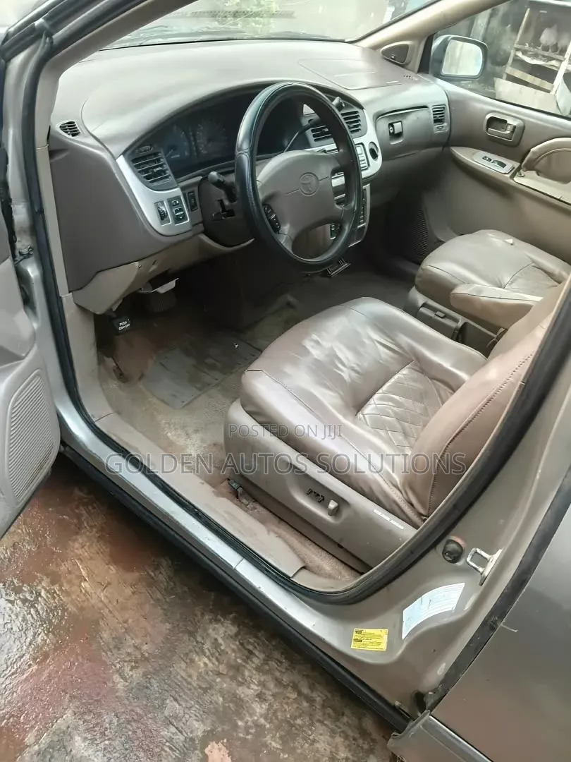 Toyota Sienna 2002
